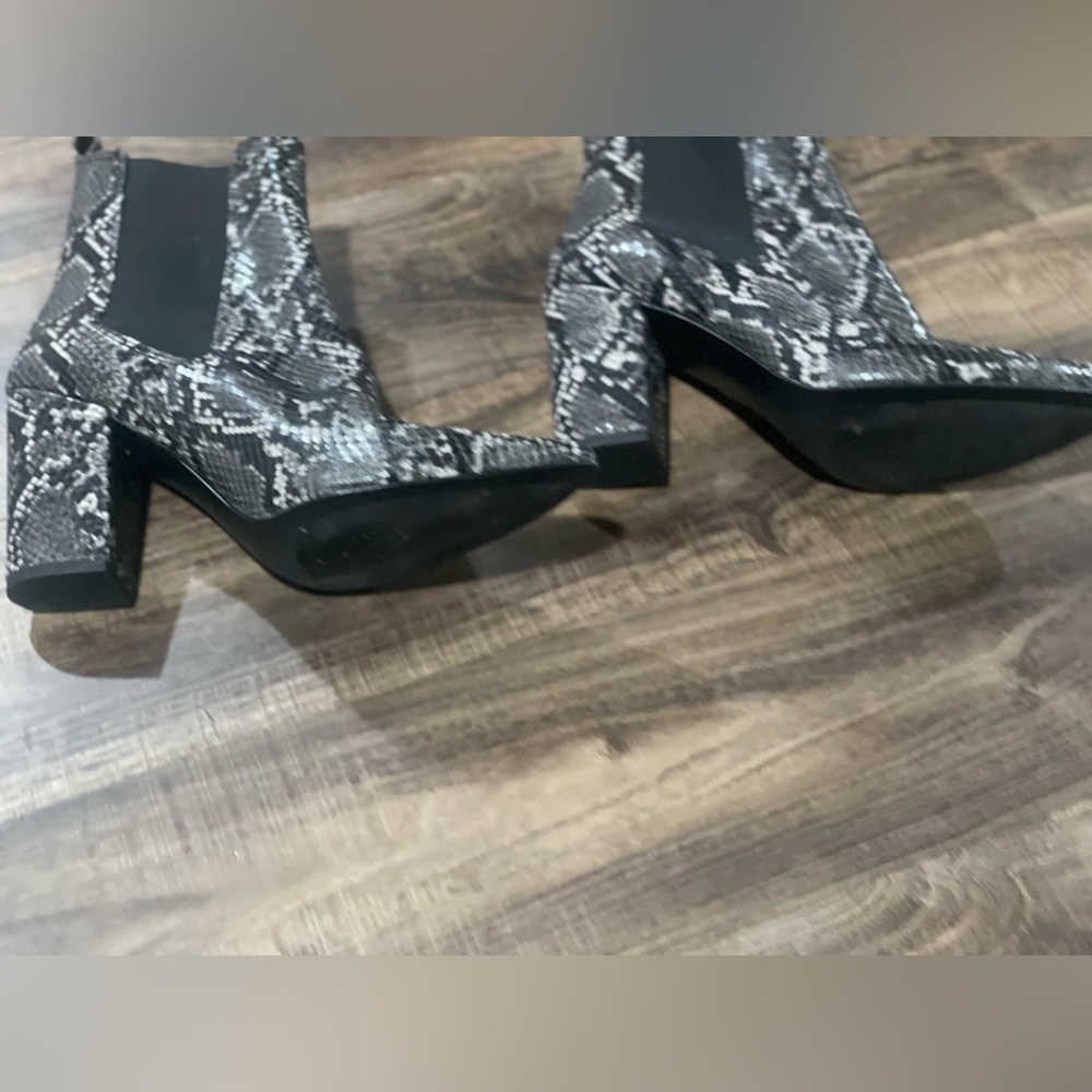 Steve Madden Womens Subtle Ankle Boot Gray Snake … - image 3